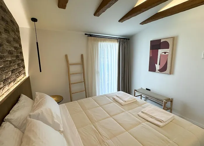 Urban Gem In The Heart Of Naoussa A Stylish Escape Διαμέρισμα Νάουσα Ημαθίας