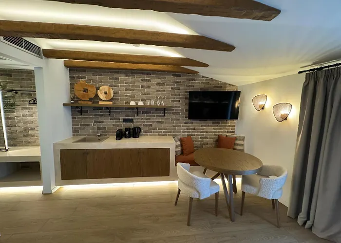 Urban Gem In The Heart Of Naoussa A Stylish Escape Διαμέρισμα