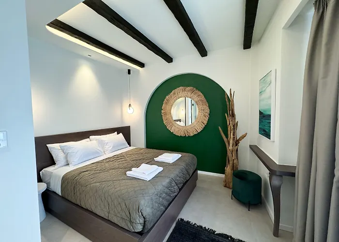 Urban Gem In The Heart Of Naoussa A Stylish Escape Διαμέρισμα *